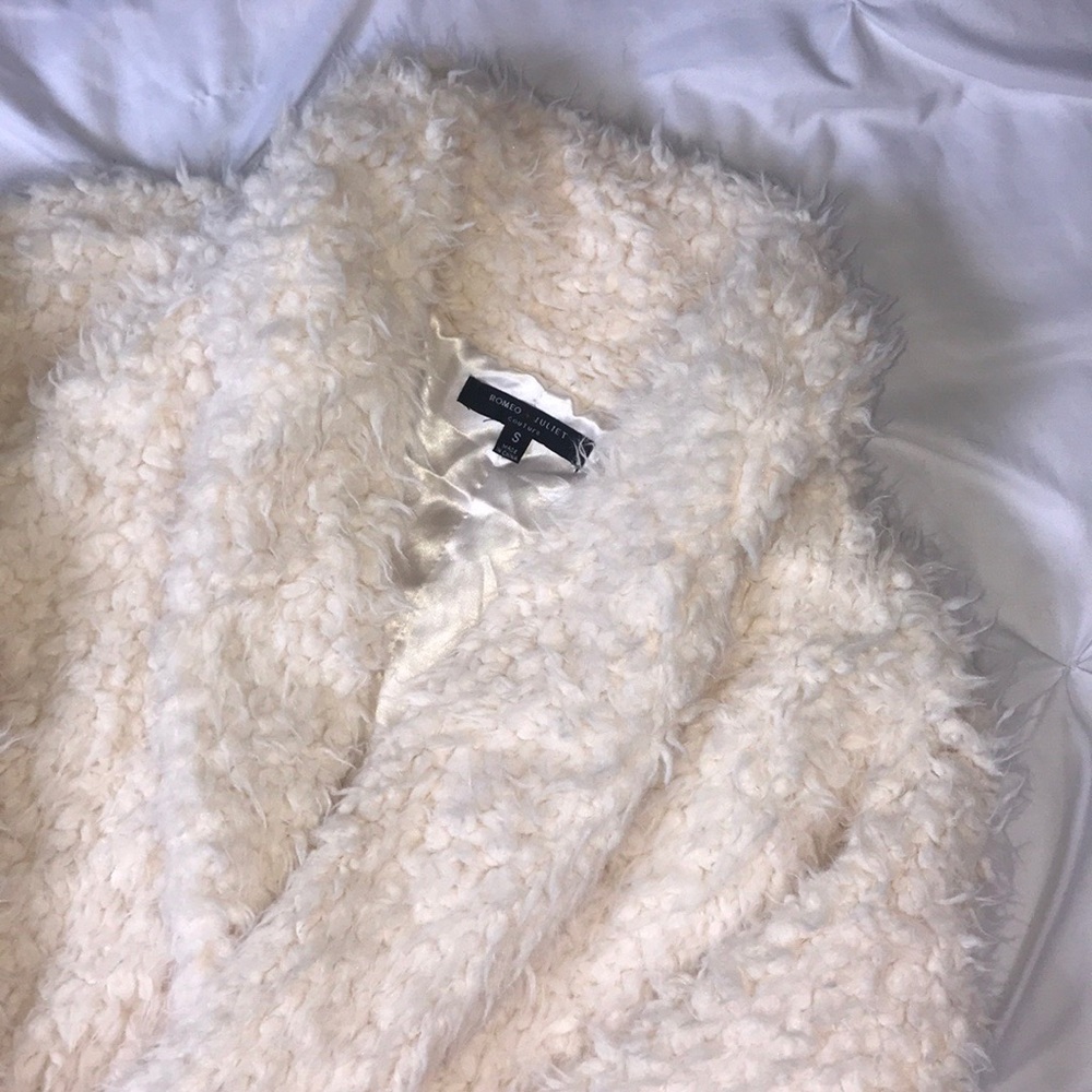 Romeo + Juliet Couture Faux Fur Jacket WHITE! - Picture 3 of 7